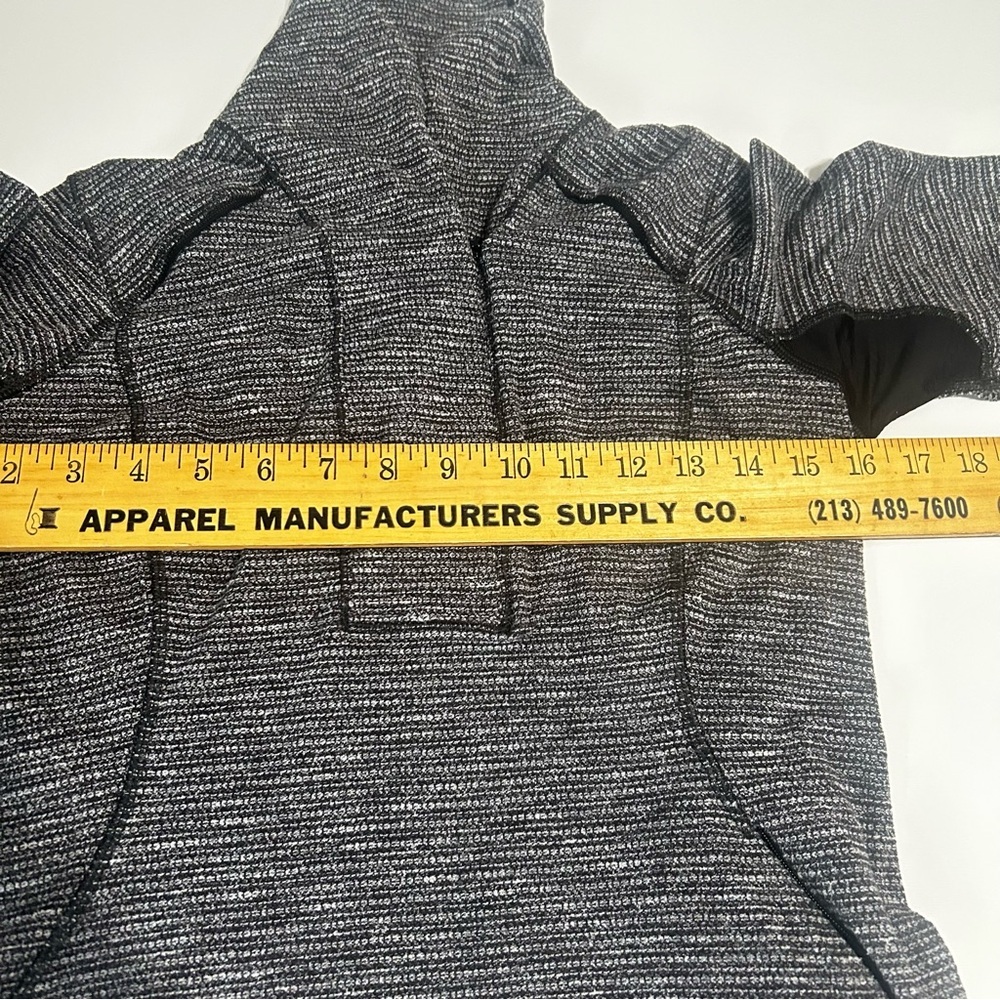 Lululemon Women's Gray Long Sleeve Top No Tags ,Measured XSmall - Picture 4 of 9